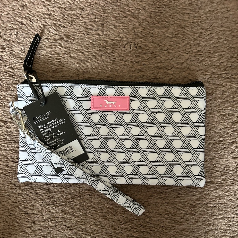 Scout small wristlet